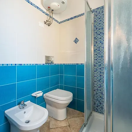 Roberta Apartment